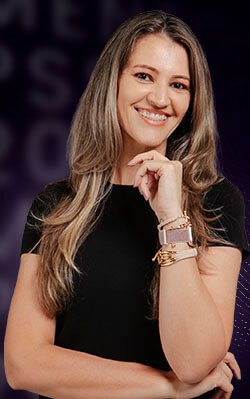 Lívia Oliveira